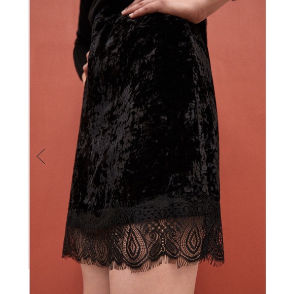 Comptoir Des Cotonniers Dresses & Skirts - Comptoir des Cotonniers Black Crushed Velvet Lace Trim‎ Skirt Size XS In EUC